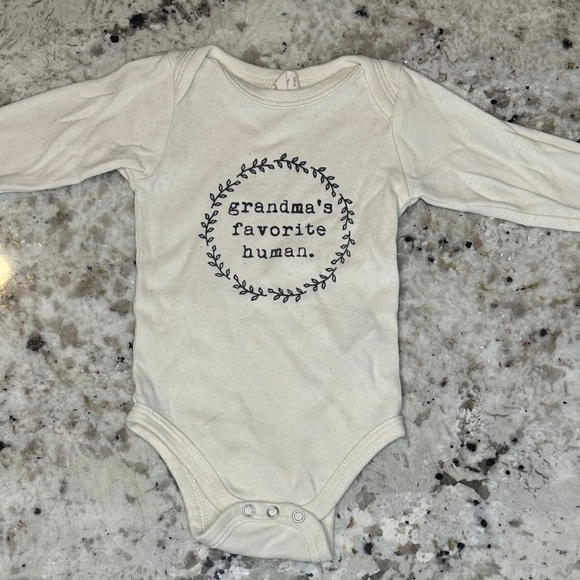 *GENTLY WORN* Tenth & Pine 0-3 M "Grandma's Favorite Human" Long Sleeved Onesie - Picture 1 of 4